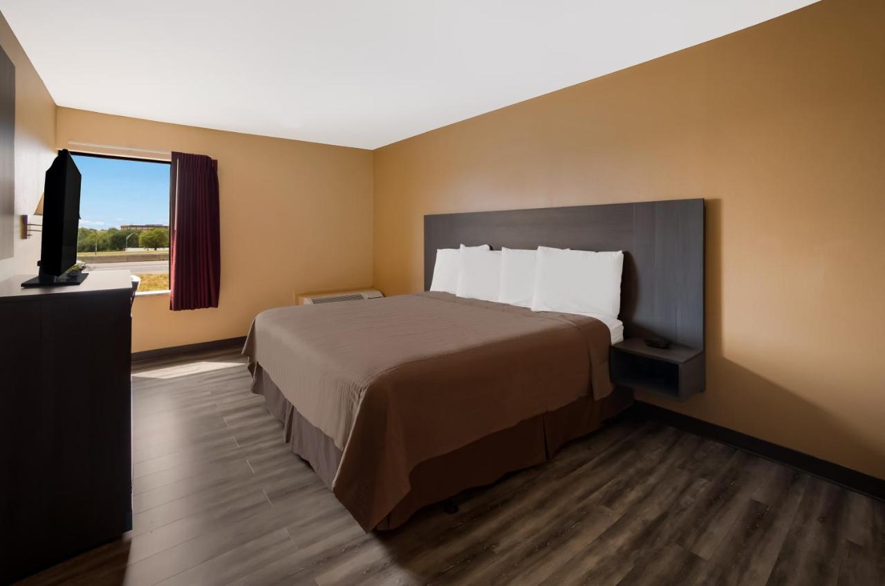 Econo Lodge Allentown Exterior photo